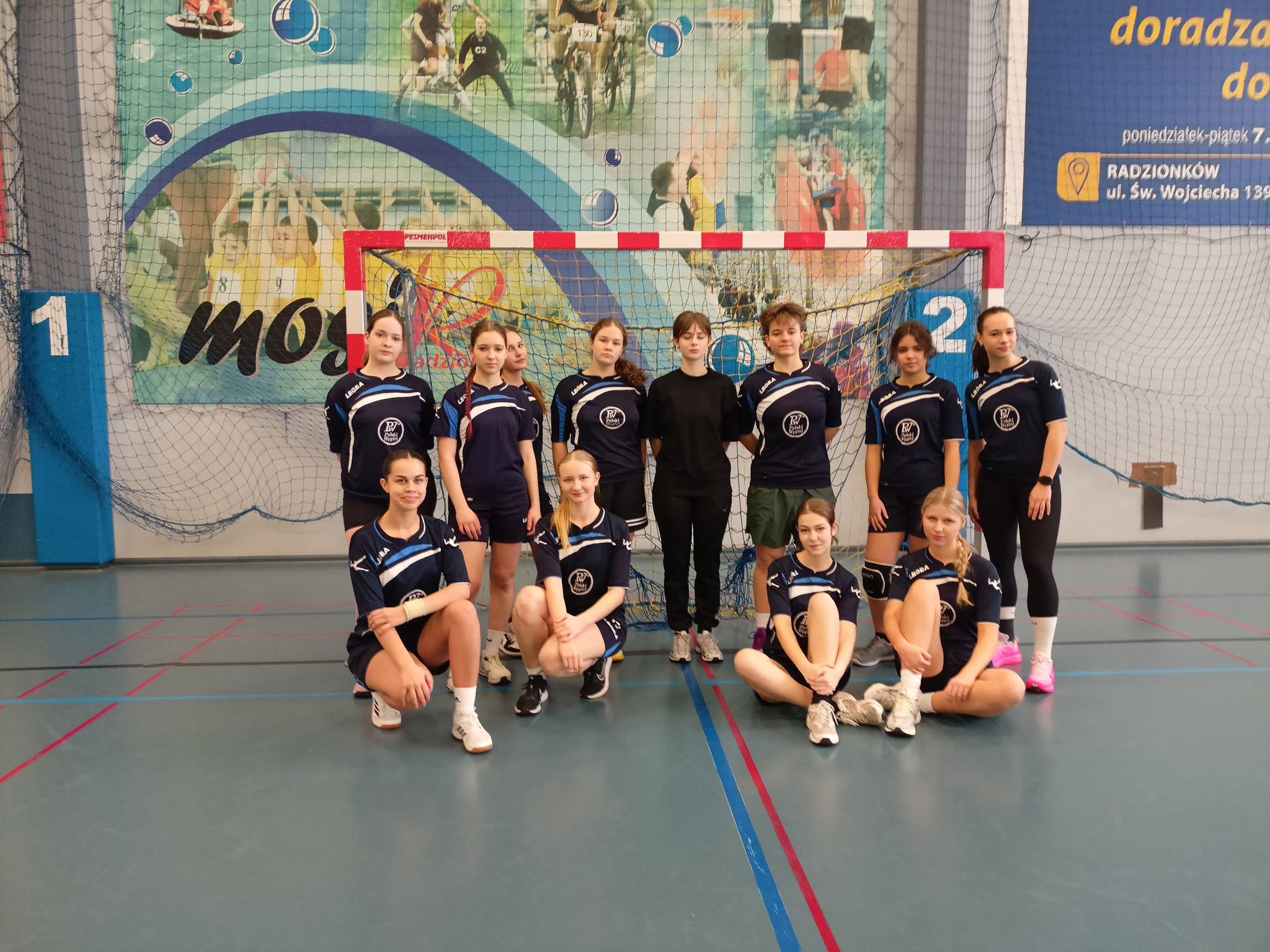 W zawodach piłki ręcznej…