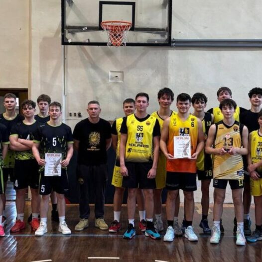 Koszykarki i koszykarze awansują