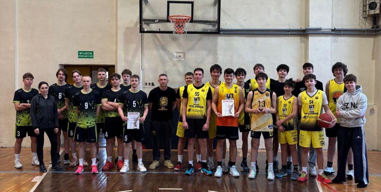 Koszykarki i koszykarze awansują